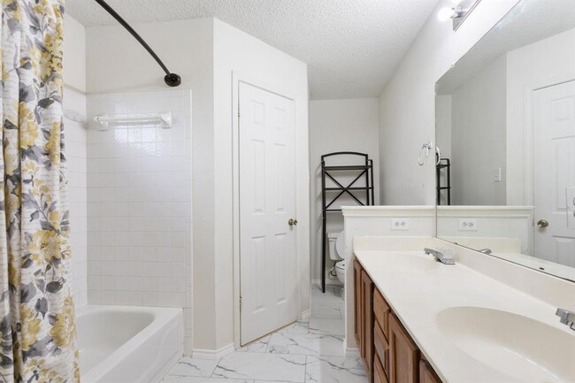 Building Photo - 1702 Spiderlily View