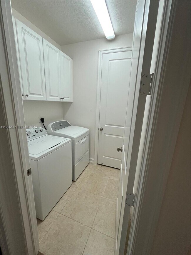 Building Photo - 115 Riverwalk Cir E