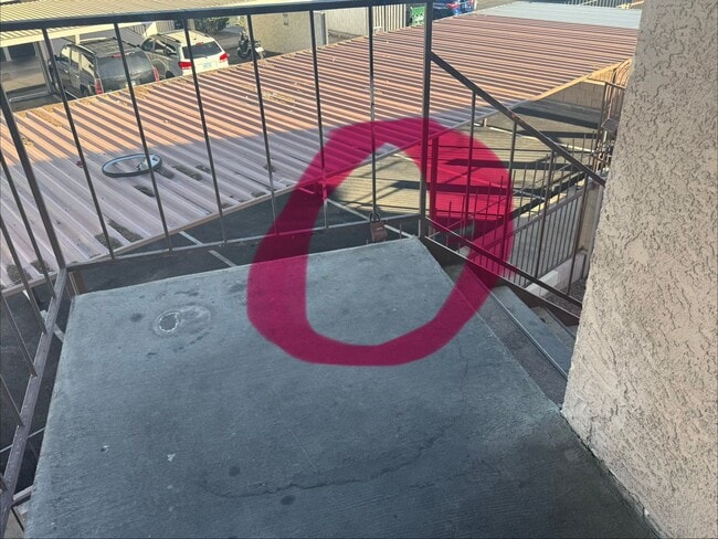 Building Photo - 1 Bedroom Condo close to UNLV & The Strip