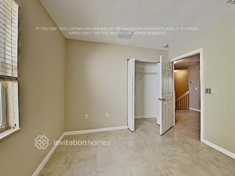 Building Photo - 4720 SW 163rd Ave