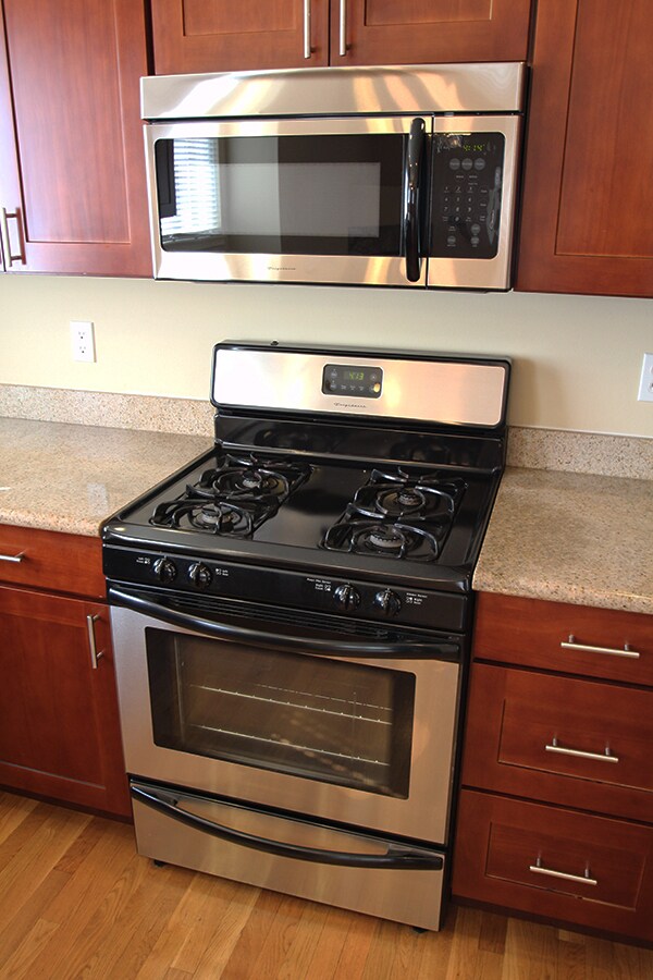 Building Photo - LUXURY 3 BED, 3 BATH SEATTLE TOWNHOME FOR RENT; AVAILABLE NOW!