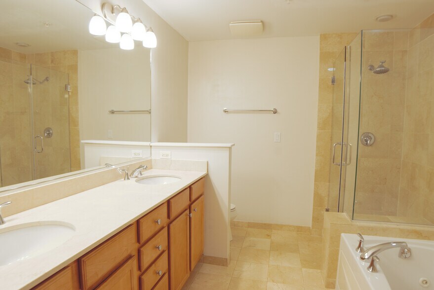 Building Photo - 4953 Oakton St