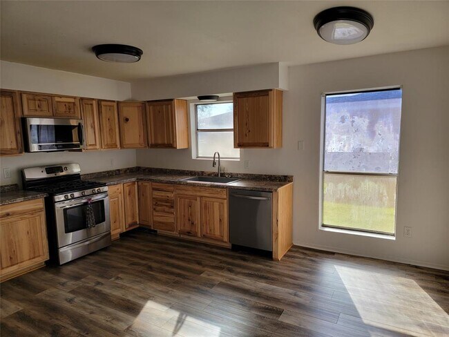 Building Photo - 257 Austin St