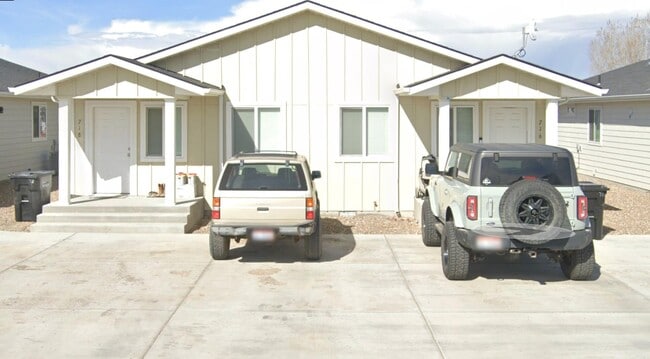 Building Photo - 718 Schodde Ave