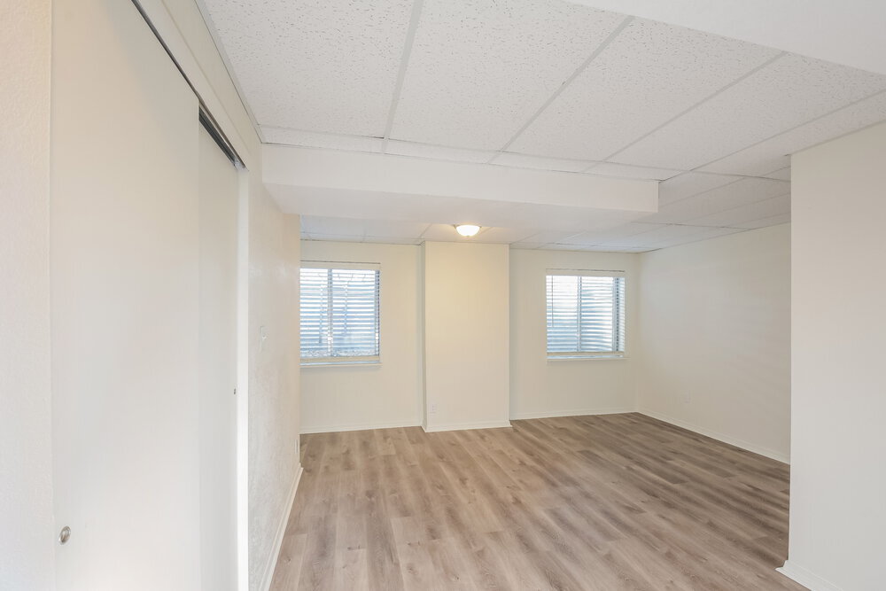 Building Photo - 11821 Elm Dr