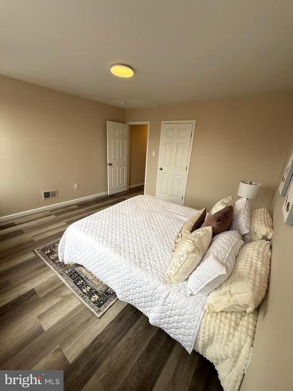 Building Photo - 1026 E North Ave