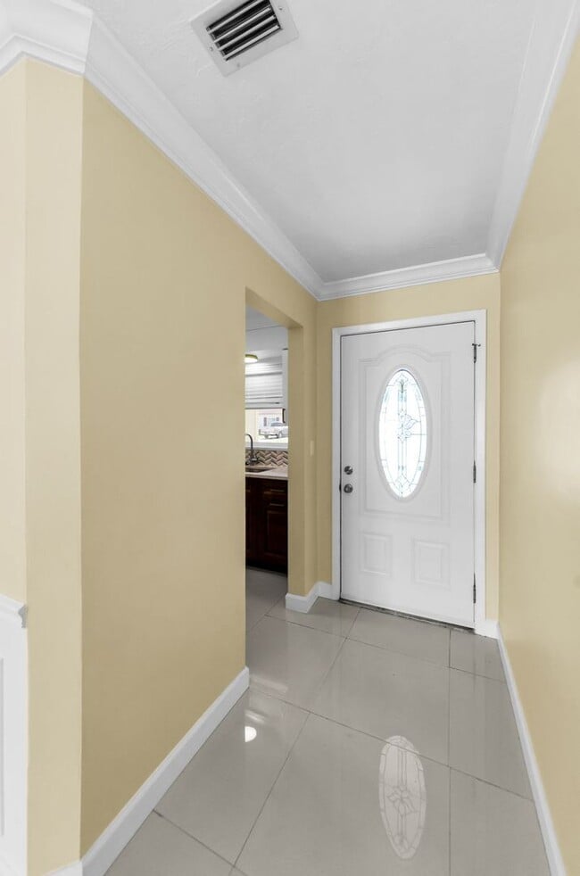 Building Photo - Charming 3 bedroom 2 bath in North Clearwa...