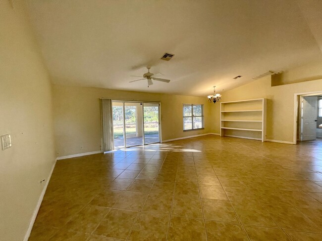 Building Photo - Available Now- 3 bedroom- 2 bath 2 car gar...