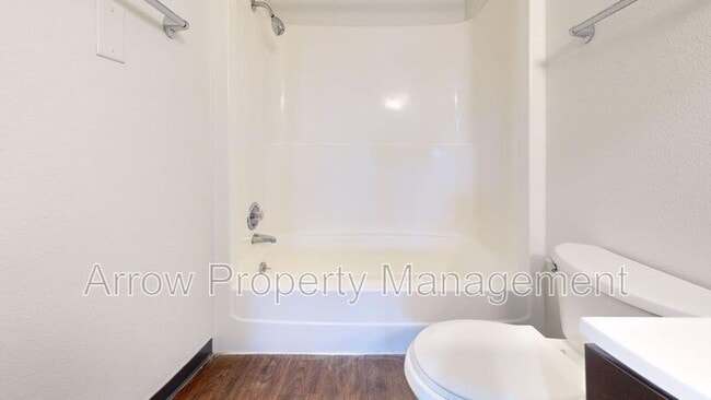 Building Photo - 215 E Arbor Ave