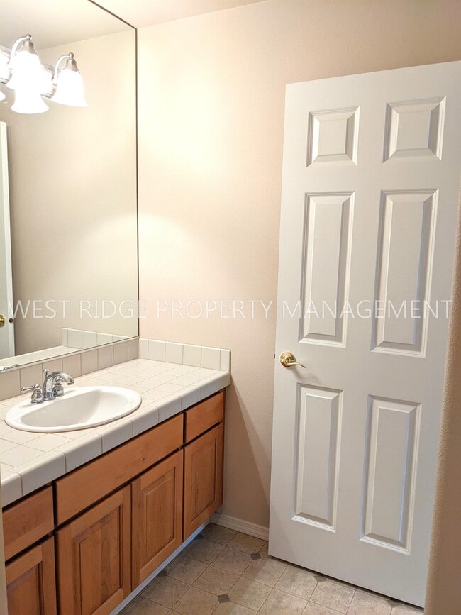 Building Photo - 14752 Davis Ln