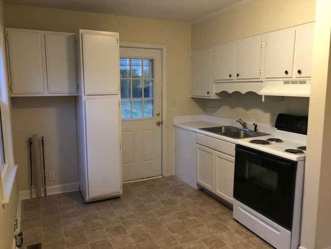 Building Photo - 2 BR 1 BA Bayshore Estates