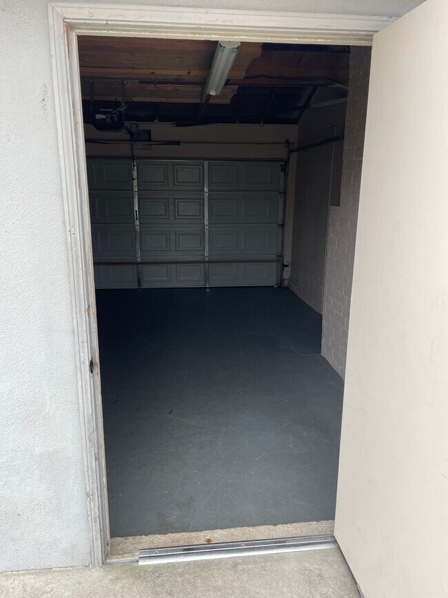 Building Photo - 3 Bedroom 2 Bath House Westminster, CA !
