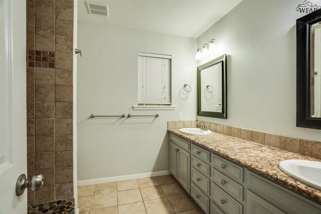 Building Photo - 2712 Miller Ct