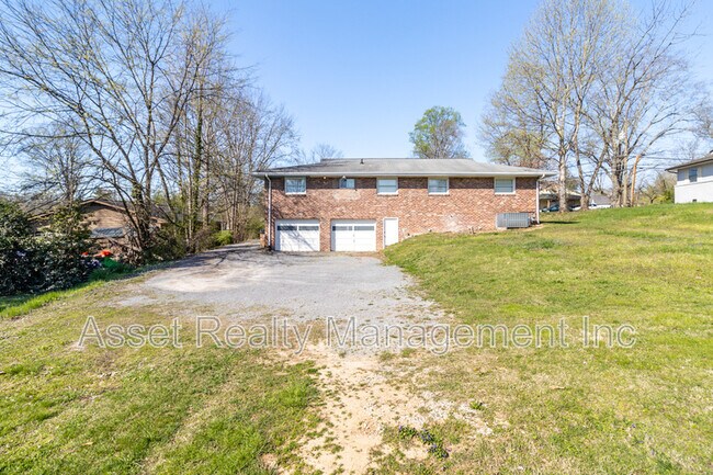Building Photo - 4802 Inskip Rd
