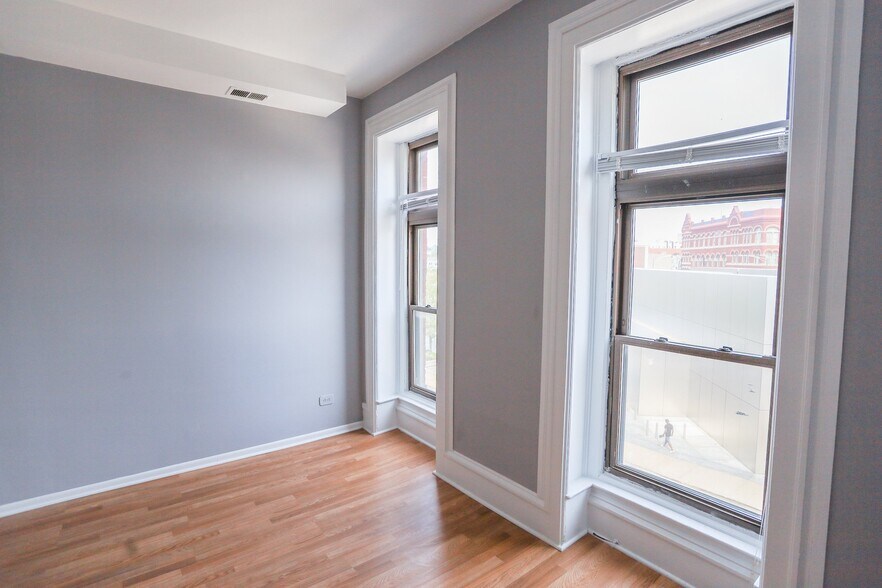 Building Photo - 1578 N Clybourn Ave