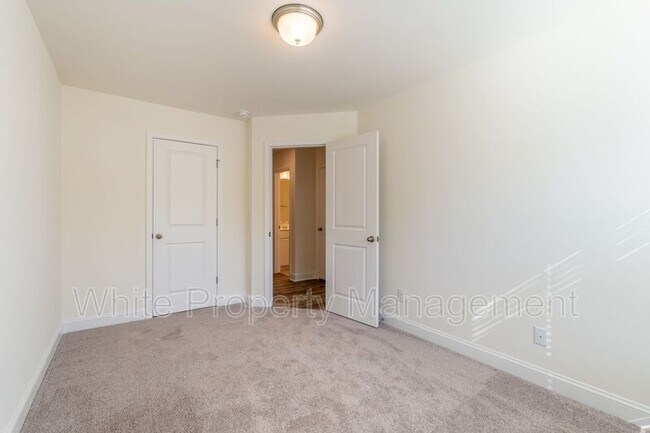 Building Photo - 1556 Cedar Tree Dr