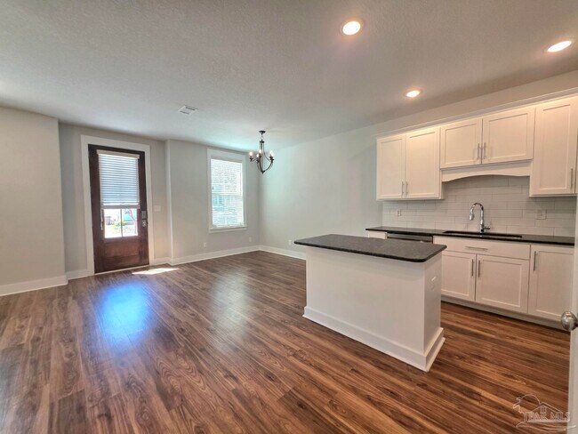 Building Photo - 248 N De Villiers St