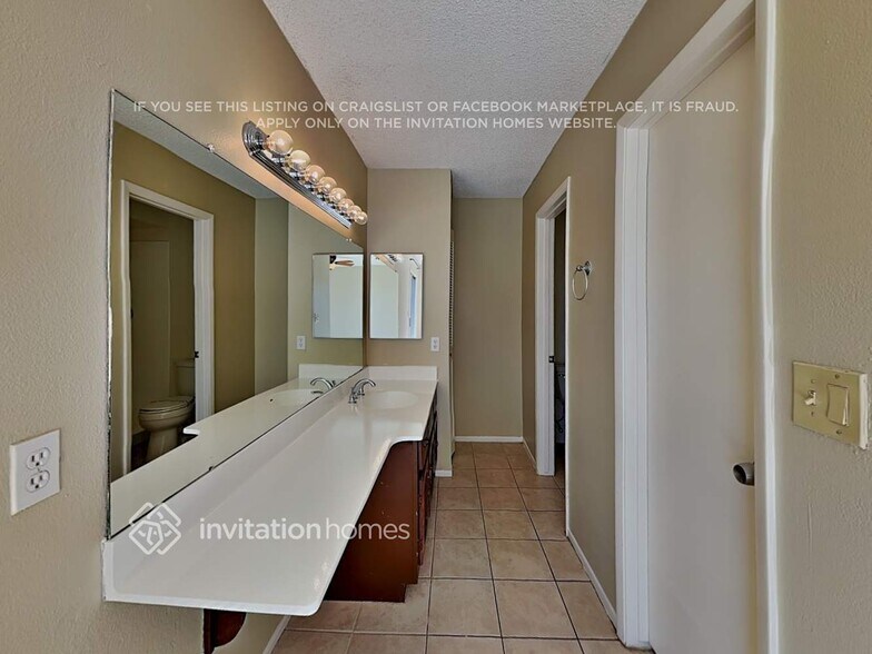 Building Photo - 13802 N 45th Ave