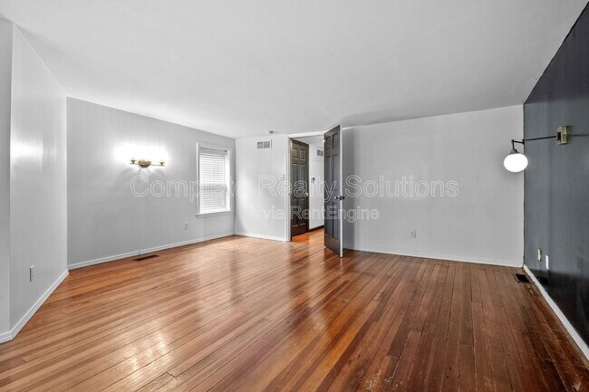 Building Photo - 2106 Cherokee St