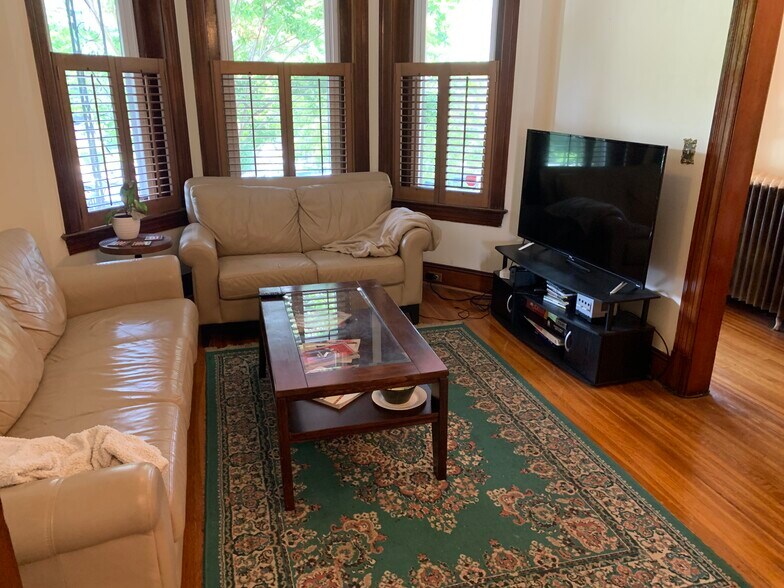 Family Room - 67 W St NW