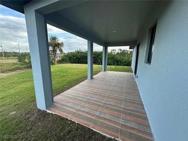 Building Photo - 1043 Eisenhower Blvd