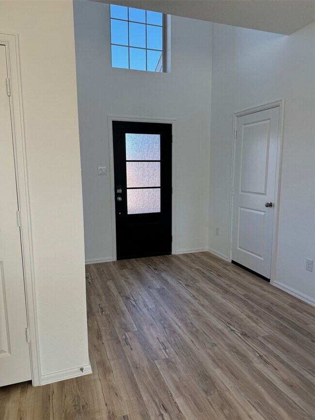 Building Photo - 7707 Iris Peak Dr