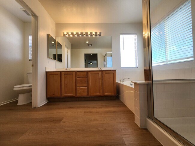 Building Photo - Stunning Five Bedroom home in Shadow Hills.