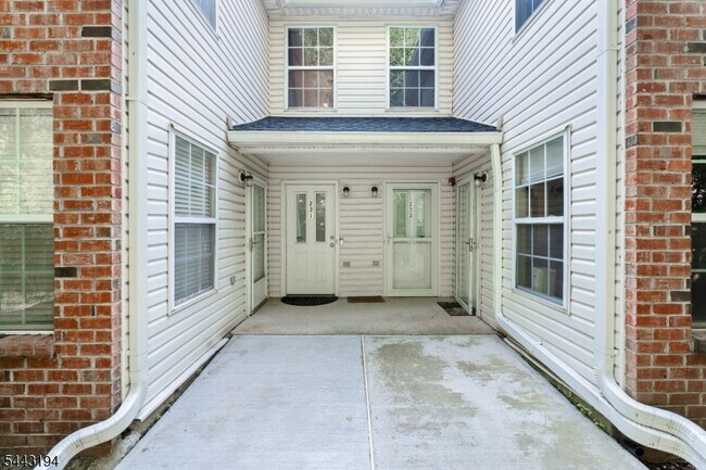 Building Photo - 230 Vasser Dr