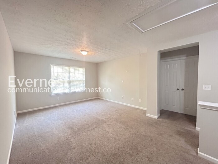Building Photo - 6621 Waterton Ave SW