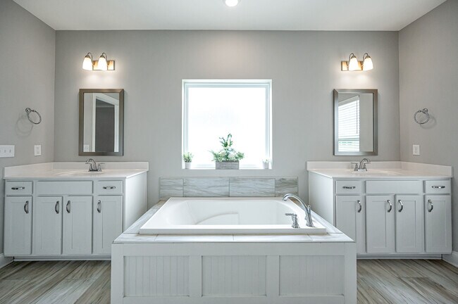 Building Photo - 60 Sumter Wy