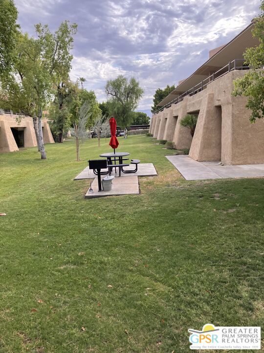 Building Photo - 2801 N Los Felices Rd