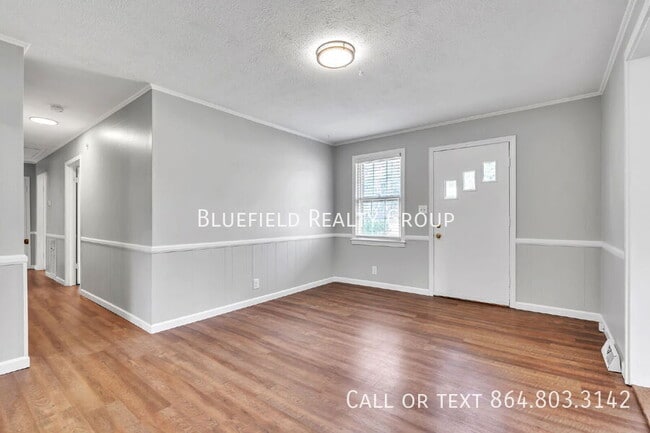 Building Photo - 107 111 River Rd Cir