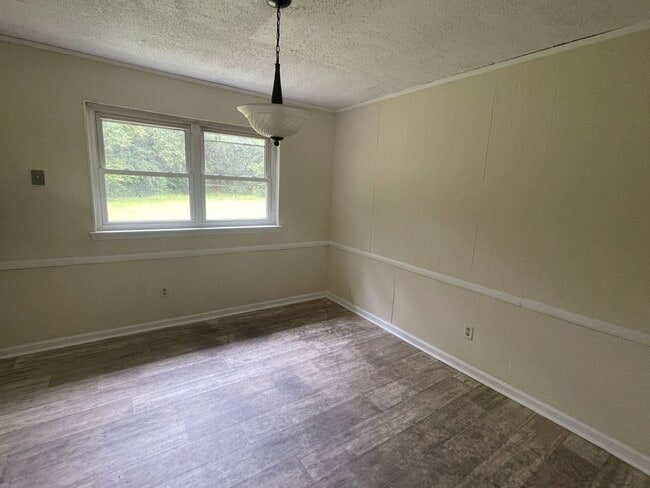 Building Photo - 346 Lancaster Rd