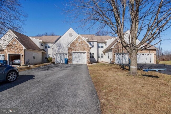 Building Photo - 556 Cork Cir