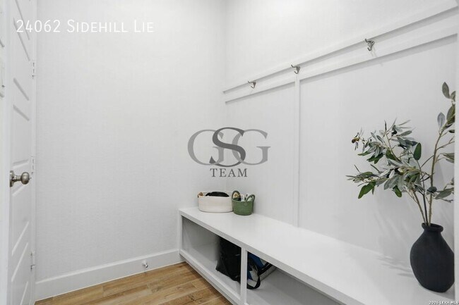 Building Photo - 24062 Sidehill Lie