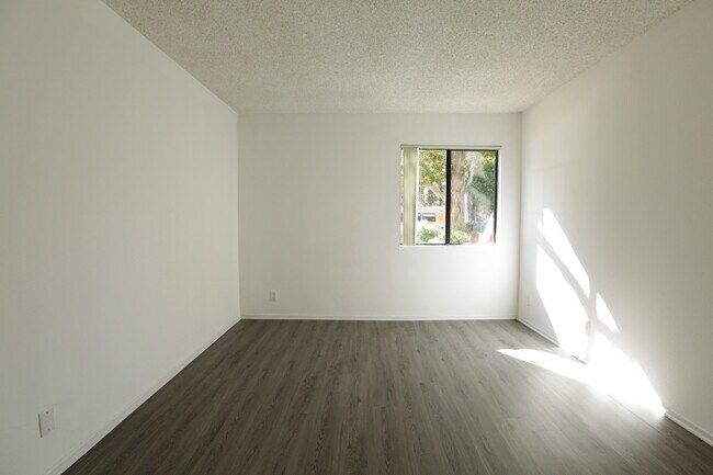 Building Photo - 601 Westholme Ave