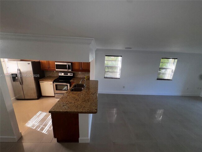 Building Photo - 8405 SW 137th Ave