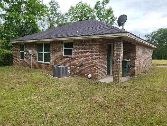 Building Photo - 2600 Canyon St