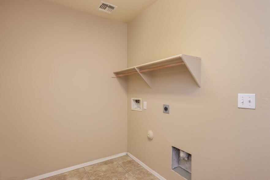 Building Photo - 3130 E Cowboy Cove Trail