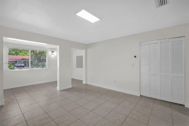 Building Photo - 2 bedroom in North Miami FL 33161