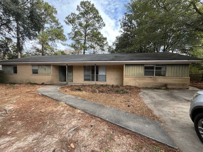 Building Photo - 211 Henderson St