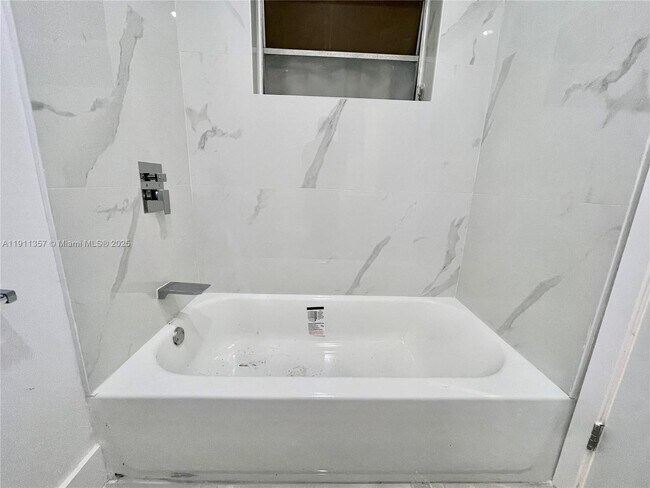 Building Photo - 5810 NW 27th Ct