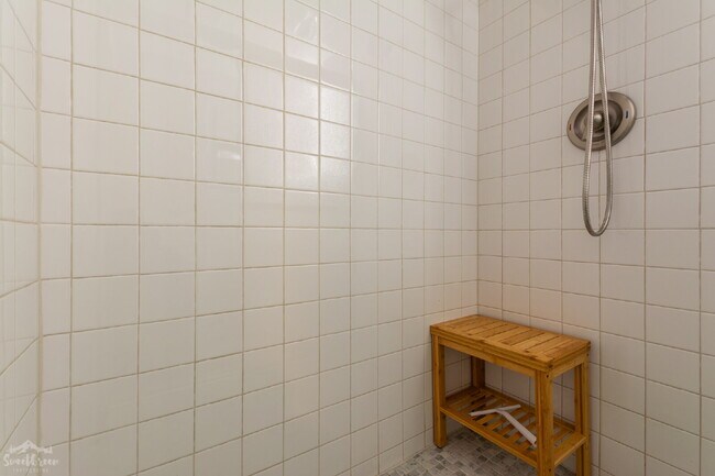 Building Photo - Charming Garden Level 2-Bedroom in Denver