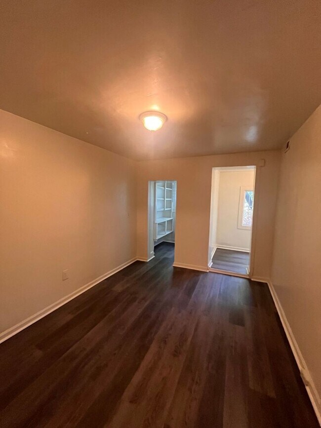 Building Photo - 2026/2027 JHU Homewood Off-Campus 6bd/3ba house w/ W/D. Available 6/6/2026