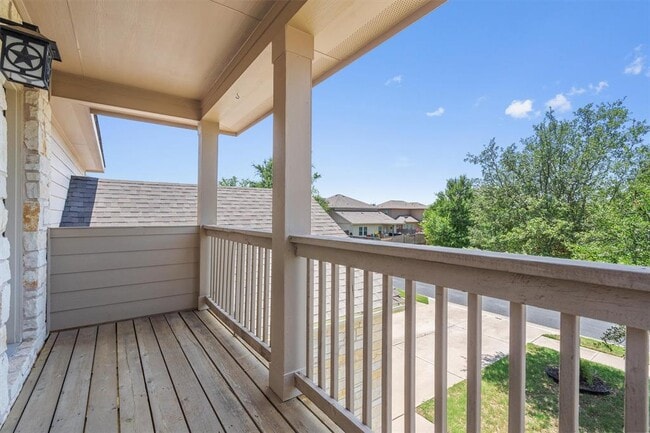 Building Photo - 220 Chickadee Ln