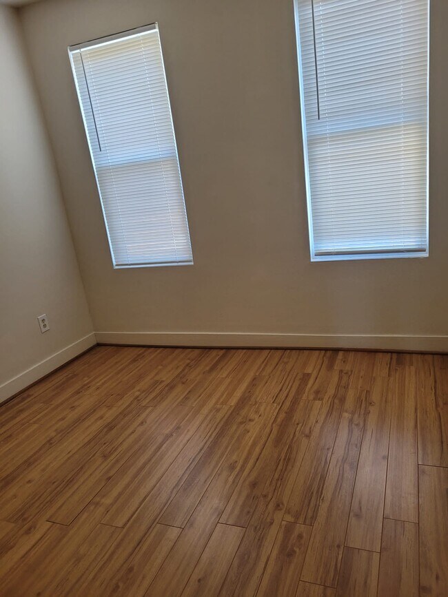 Building Photo - 1013 McKean Ave