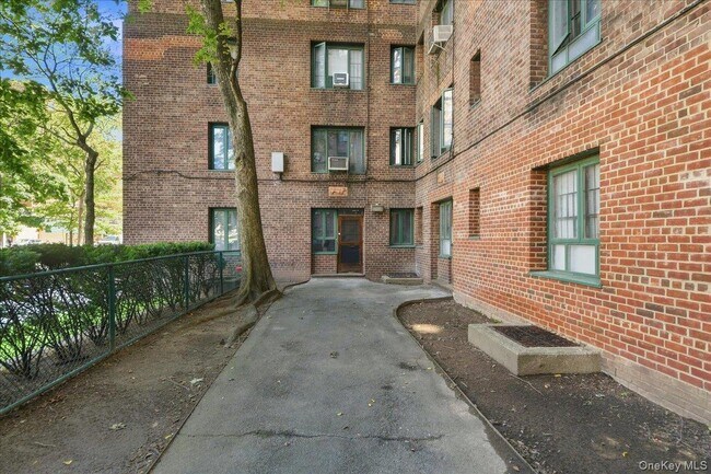 Building Photo - 1589 Unionport Rd