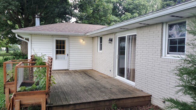 Building Photo - 1409 Evelyn Ln