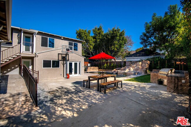 Building Photo - 424 Highland Ave