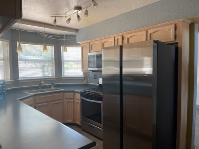 Building Photo - 7560 Luz De Lumbre Ave